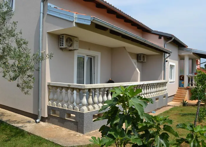 With A Parking Space Stinjan, - 13776 *