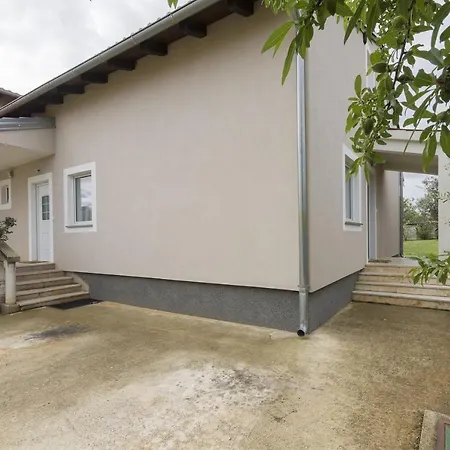 With A Parking Space Stinjan, - 13776 Apartman