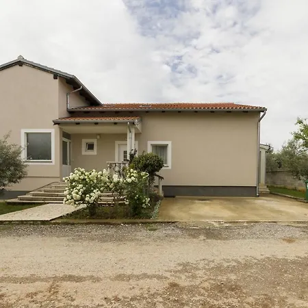 With A Parking Space Stinjan, - 13776 * Pula