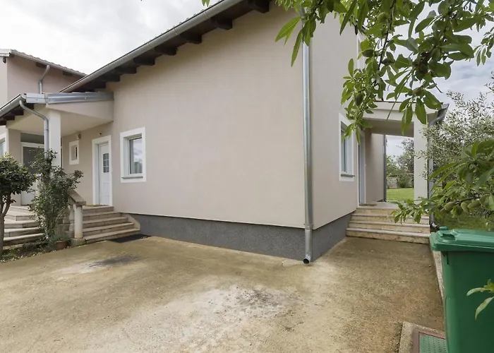 With A Parking Space Stinjan, - 13776 Apartman