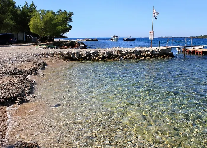 Apartman With A Parking Space Stinjan, - 13776