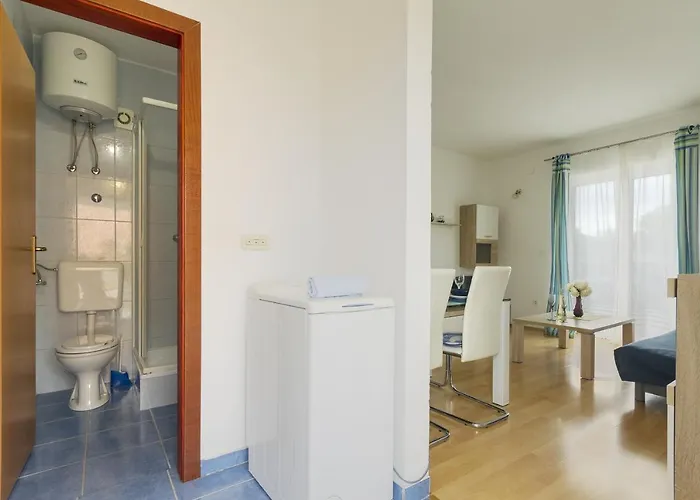 Apartman With A Parking Space Stinjan, - 13776 Pula