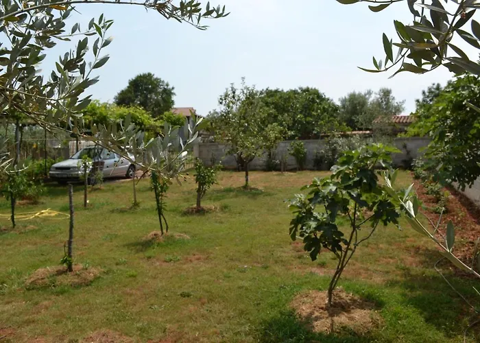 With A Parking Space Stinjan, - 13776 *