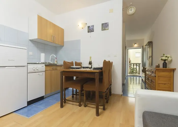 With A Parking Space Stinjan, - 13776 *