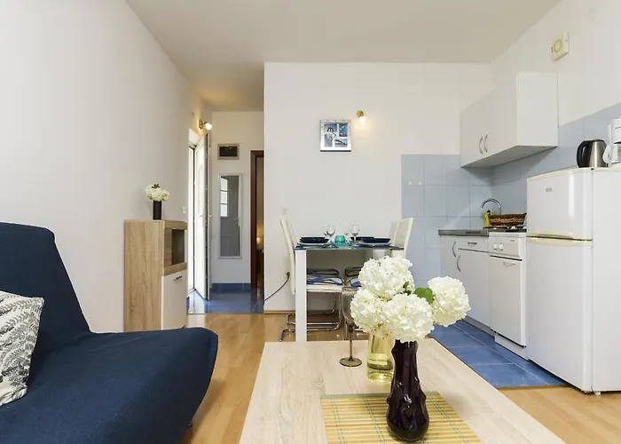 Apartman With A Parking Space Stinjan, - 13776 *